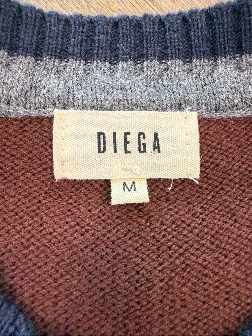 Diega PUMIO 100% Extra Fine Merino Wool Sweater Vest Side Button Medium Brown - Picture 7 of 10